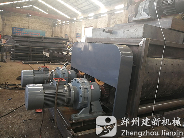 建新JS1500强制式混凝土搅拌机进行试机运行